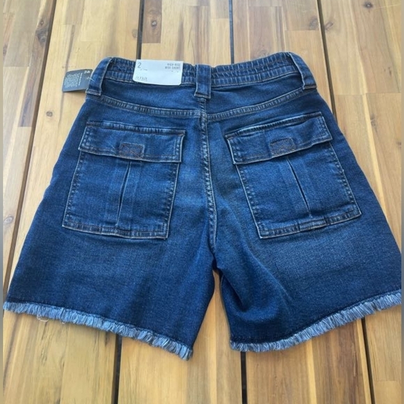 Nwt a.n.a Womens High Rise Midi Cargo Shorts 5" Inseam Size 2 - Picture 2 of 5